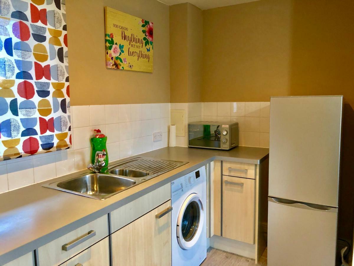 2 Bedrooms Modern Apartment, Lounge, Full Kitchen, Balcony, 5 minutes Stratford Station London Exterior foto