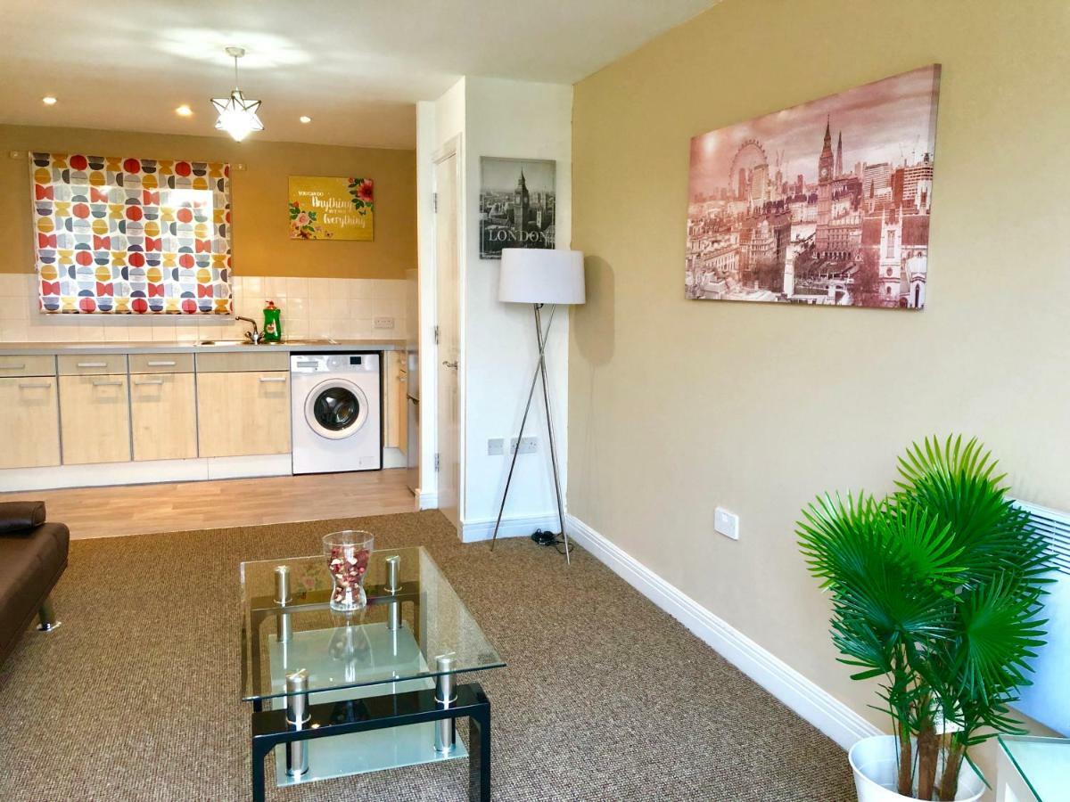 2 Bedrooms Modern Apartment, Lounge, Full Kitchen, Balcony, 5 minutes Stratford Station London Exterior foto