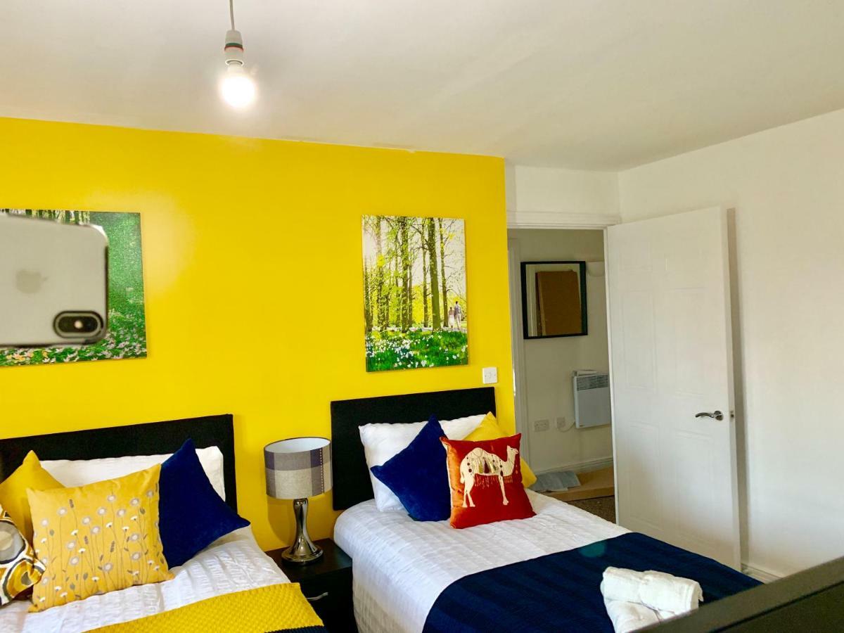 2 Bedrooms Modern Apartment, Lounge, Full Kitchen, Balcony, 5 minutes Stratford Station London Exterior foto