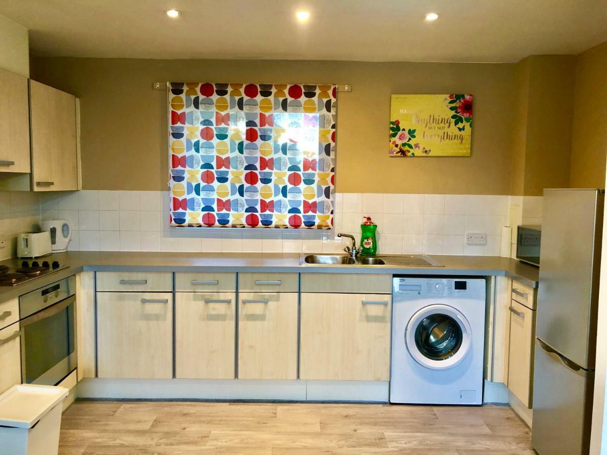 2 Bedrooms Modern Apartment, Lounge, Full Kitchen, Balcony, 5 minutes Stratford Station London Exterior foto