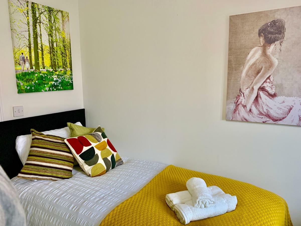 2 Bedrooms Modern Apartment, Lounge, Full Kitchen, Balcony, 5 minutes Stratford Station London Exterior foto