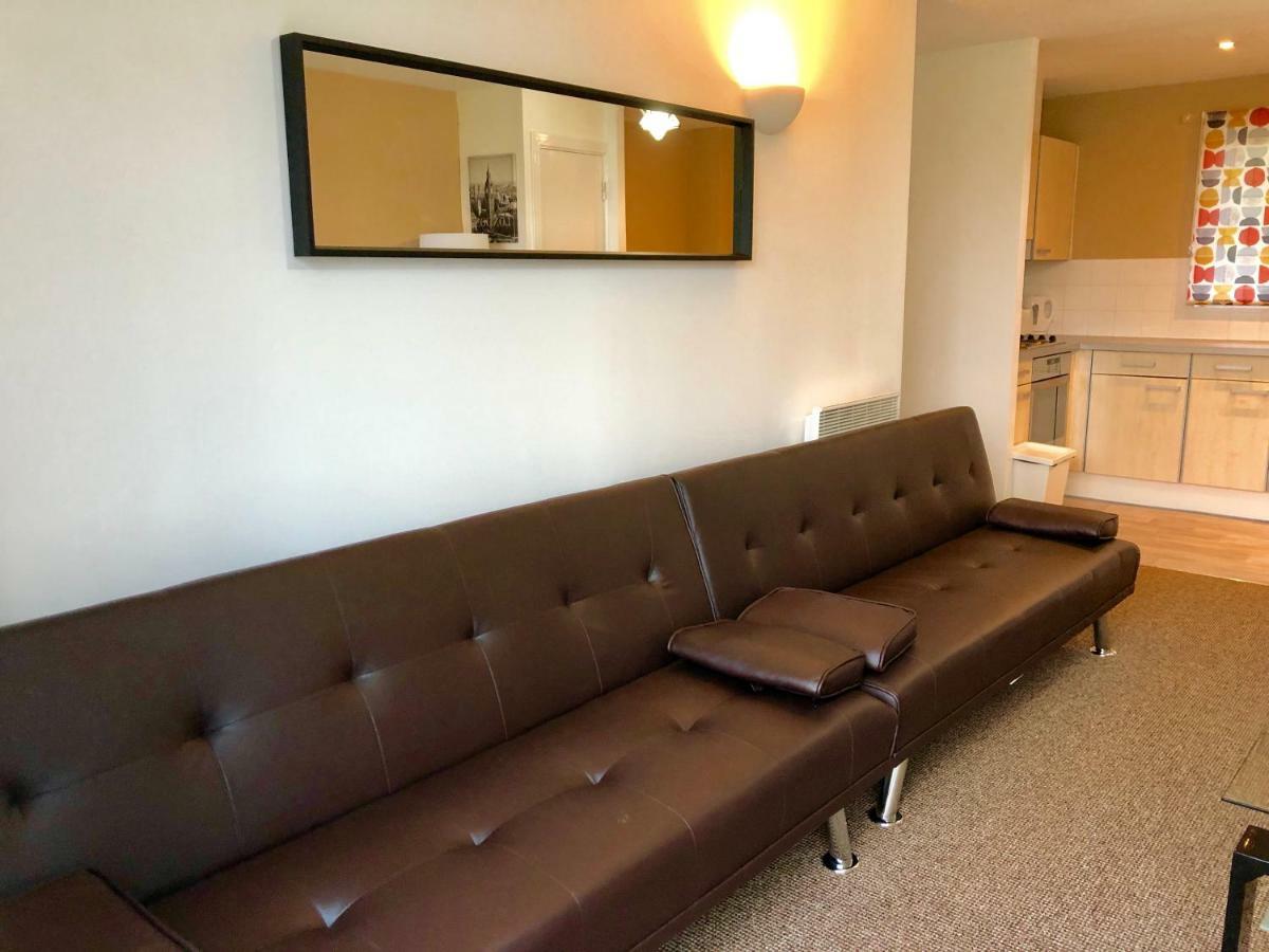 2 Bedrooms Modern Apartment, Lounge, Full Kitchen, Balcony, 5 minutes Stratford Station London Exterior foto