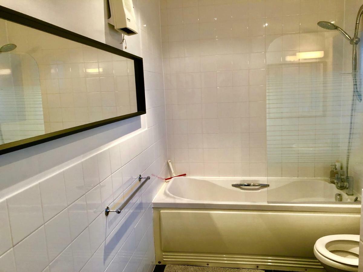 2 Bedrooms Modern Apartment, Lounge, Full Kitchen, Balcony, 5 minutes Stratford Station London Exterior foto