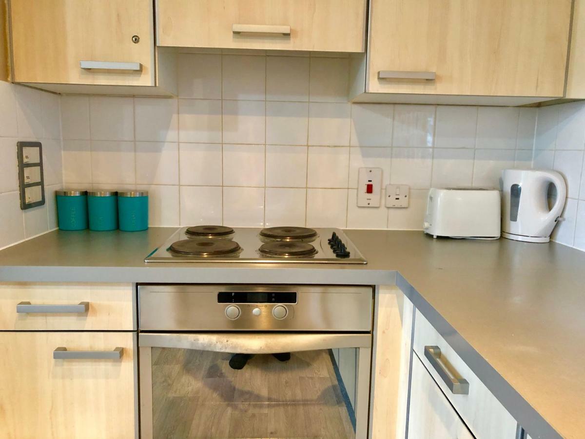 2 Bedrooms Modern Apartment, Lounge, Full Kitchen, Balcony, 5 minutes Stratford Station London Exterior foto