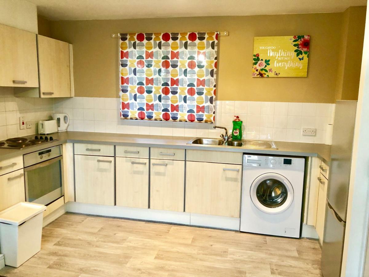 2 Bedrooms Modern Apartment, Lounge, Full Kitchen, Balcony, 5 minutes Stratford Station London Exterior foto