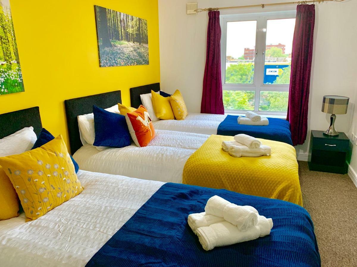 2 Bedrooms Modern Apartment, Lounge, Full Kitchen, Balcony, 5 minutes Stratford Station London Exterior foto