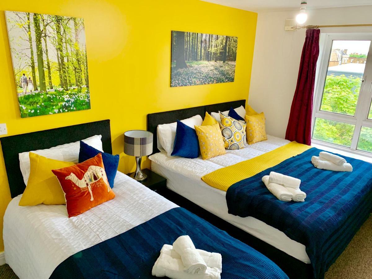 2 Bedrooms Modern Apartment, Lounge, Full Kitchen, Balcony, 5 minutes Stratford Station London Exterior foto