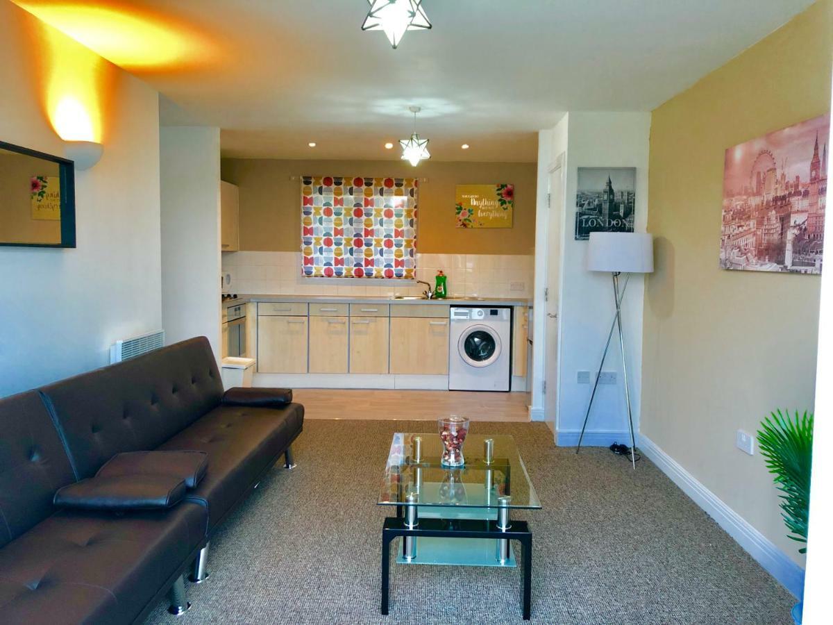 2 Bedrooms Modern Apartment, Lounge, Full Kitchen, Balcony, 5 minutes Stratford Station London Exterior foto