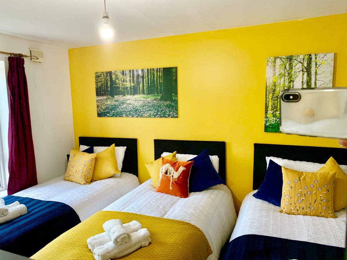 2 Bedrooms Modern Apartment, Lounge, Full Kitchen, Balcony, 5 minutes Stratford Station London Exterior foto