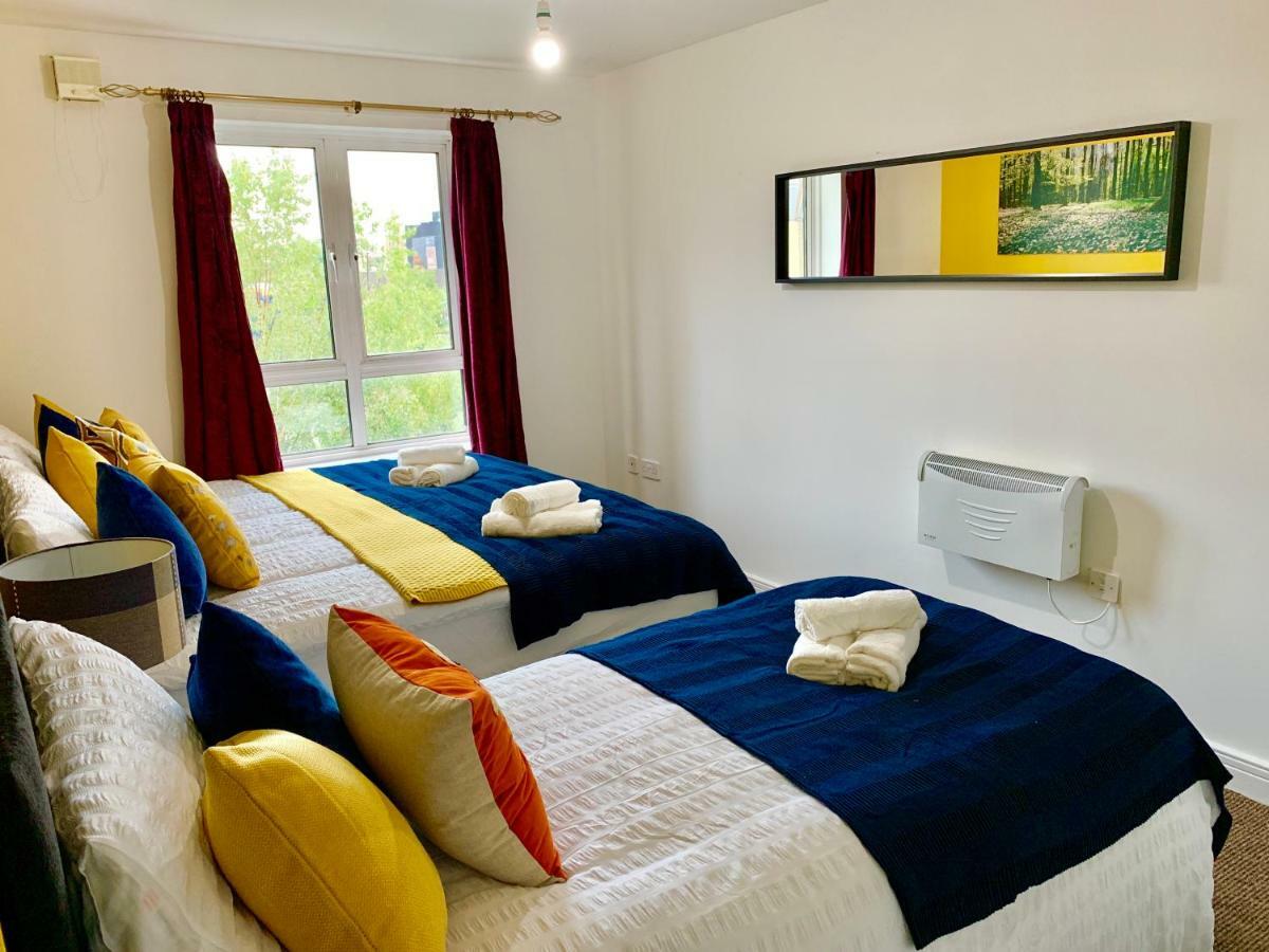 2 Bedrooms Modern Apartment, Lounge, Full Kitchen, Balcony, 5 minutes Stratford Station London Exterior foto