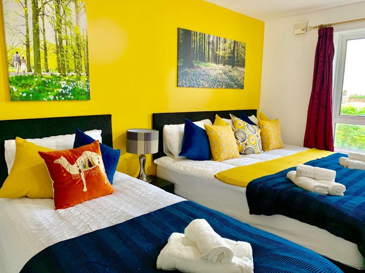 2 Bedrooms Modern Apartment, Lounge, Full Kitchen, Balcony, 5 minutes Stratford Station London Exterior foto